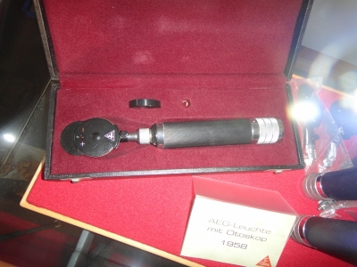 Музей диагностических инструментов - отоскоп HEINE 1958 г.