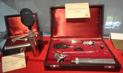 Музей диагностических инструментов - офтальмоскоп  HEINE 1949-1950 г.